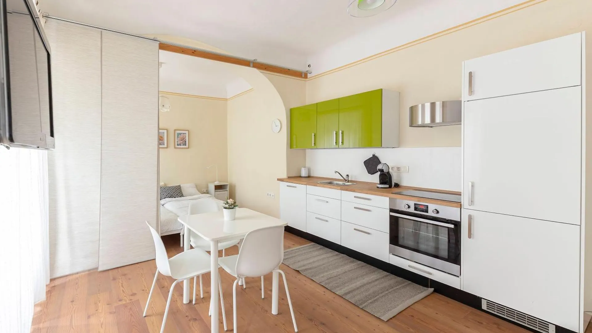 By The Walnut Tree Apartment Ljubljana 0*,